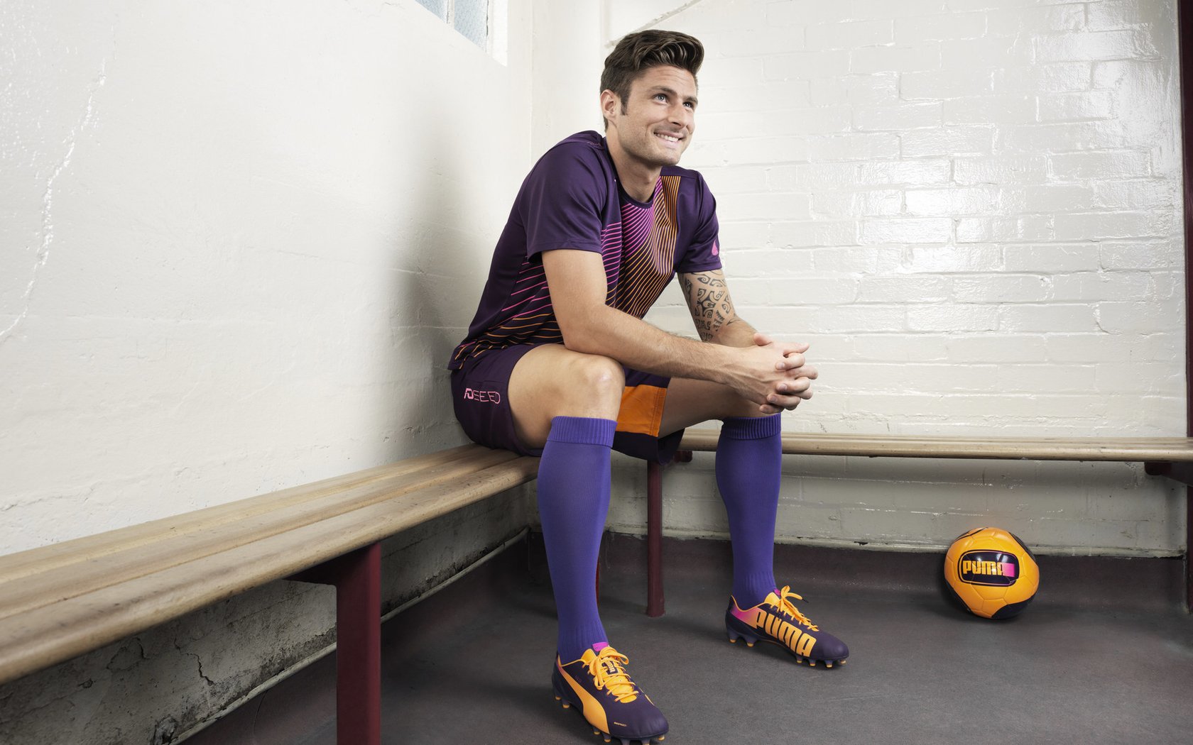 米兰体育在线-球员“赛场之外”的精彩：慈善、娱乐与商业多面手，足球明星慈善赛